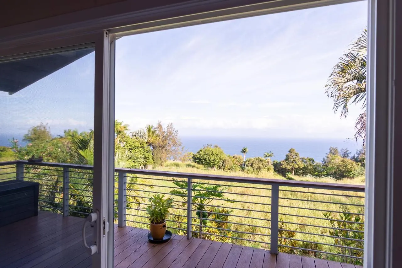 Waipio Glass House Kukuihaele